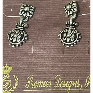 Premier Designs Avery #3321 Silver Tone Post Dangle Earrings